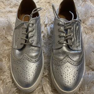 Dazzling silver casual shoes